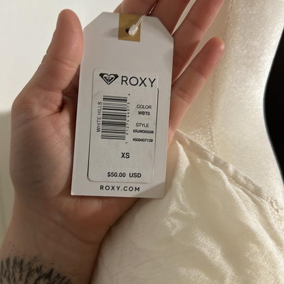 Roxy white hills dress with sleeves - Picture 3 of 3